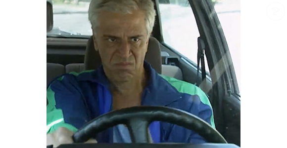 Assunção (Nuno Leal Maia) sofre acidente de carro após briga com Helena (Regina Duarte) em História de Amor