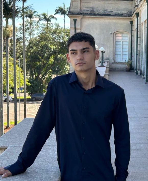 Filho de Henrique Fogaça, jurado do 'MasterChef', João recebeu homenagem linda do pai no dia do aniversário de 18 anos