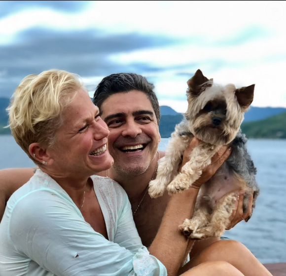 Xuxa e Junno Andrade aparecem com Dudu, o saudoso cãozinho: ‘E muita saudade do nosso Duduzinho!’