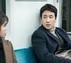 'My Mister' conta a história de Park Dong-hoon, um engenheiro de meia-idade que carrega um fardo de responsabilidades familiares e profissionais