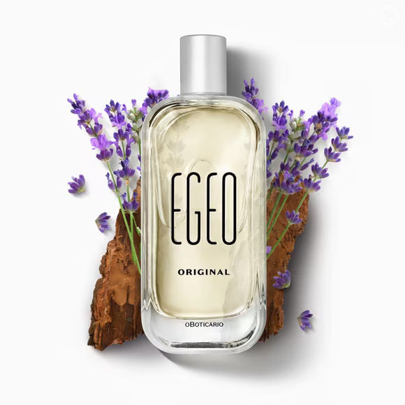 Com notas de lavanda, baunilha, âmbar e sândalo, o Egeo Original combina frescor e intensidade em uma composição que continua atual mais de duas décadas após seu lançamento