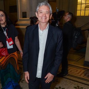 Serginho Groisman, do ‘Altas Horas’, recebe R$ 1,5 milhão por mês, de acordo com informações do jornalista Alessandro Lo Bianco.