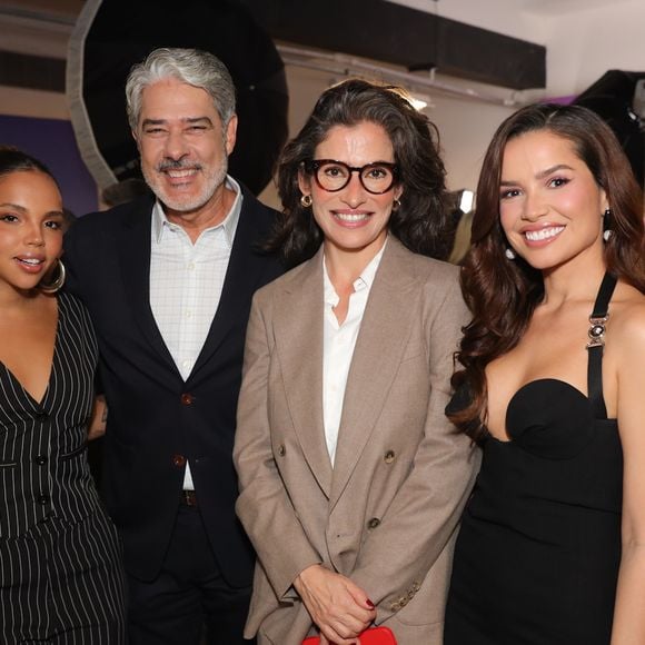A jornalista Renata Vasconcellos posou com diferentes colegas de emissora no UpFront 2026