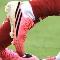 Rosa é minha cor favorita e agora também aparece nas chuteiras da Copa: de gloss a perfume, aqui vão 5 produtos de beleza com a cor que nunca sai moda