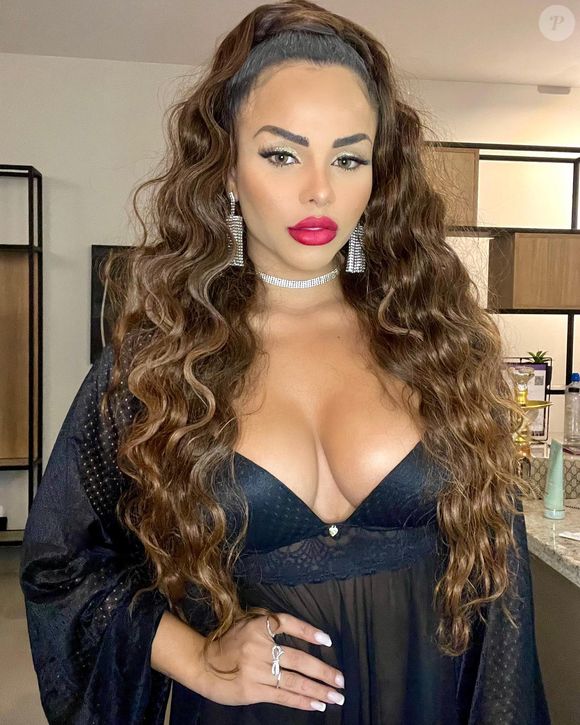 Gabily, de 'A Fazenda 17', costumava inovar o visual com extensões de cabelo