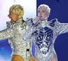 Com body metalizado, virilha cavada e bumbum exposto, Xuxa debocha de críticas ao look na estreia de sua turnê nacional 'O Último Voo da Nave': 'Quem não gostou continue...'