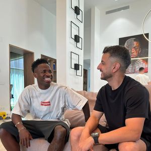 Antes de cuidar da saúde de Vini Jr., Thiago Lobo passou pelo Santos FC, pelas categorias de base da Seleção Brasileira e trabalhou ao lado de Gabigol na Europa. Conheça a carreira do profissional que virou referência no futebol