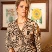 'O erro é o exagero': o duro alerta sobre figurino de Pilar na novela 'Quem Ama Cuida', segundo especialista de moda; vilã ricaça de Isabel Teixeira tem dinheiro, mas comete gafe fashion