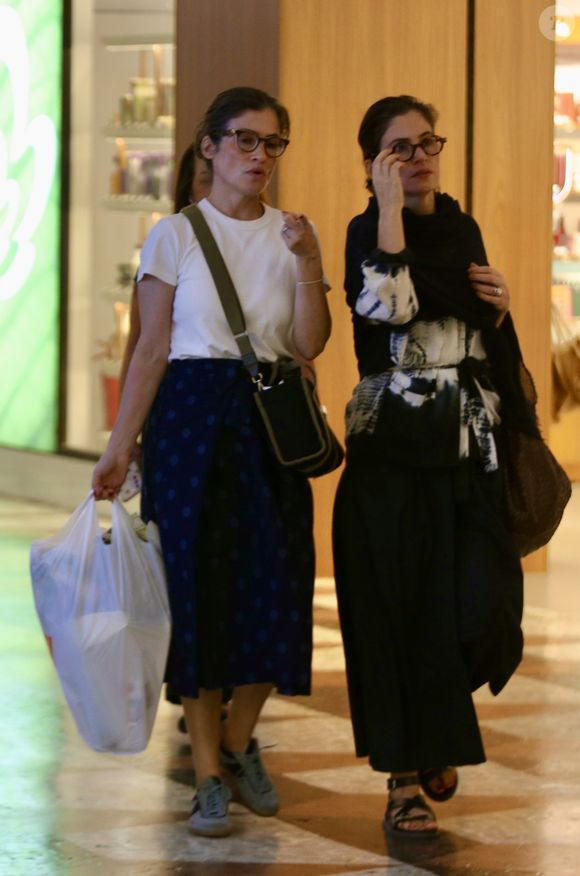 Renata Vasconcellos e a estilista Lanza Mazza são gêmeas idênticas e têm 53 anos