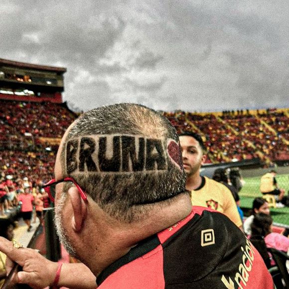 Um torcedor do Sport chegou a cortar o cabelo com o nome de Bruna Marquezine, junto de um coração