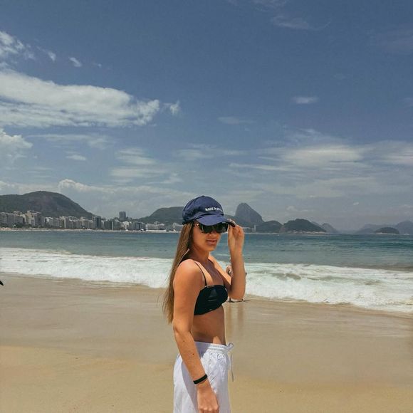 Rafaella Justus comemorou o primeiro dia de 2026 na Praia de Copacabana e, fashionista, dividiu fotos do biquíni com os seguidores