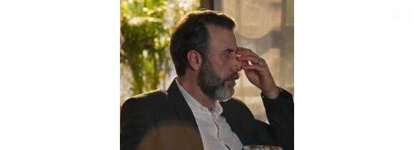 Hugo (Danilo Grangheia) fez o gesto da banana para Magda (Debora Lamm) cena lembra 'Vale Tudo', na novela 'Mania de Você