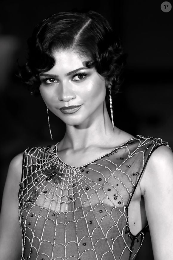 Zendaya transformou um símbolo do Homem-Aranha em moda: o vestido de teia de cristais da Giorgio Armani foi destaque da noite em Roma