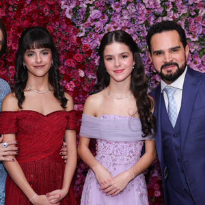 Emoção, ausência de Zezé e decoração luxuosa marcam a festa de 15 anos das gêmeas de Luciano Camargo. Veja fotos!