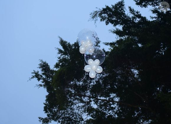 Balões ao céu e emoção no altar: Lexa e Ricardo Vianna prestam homenagem à filha Sofia durante o casamento