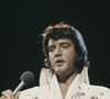 Elvis Presley morreu aos 42 anos, vítima de um ataque cardíaco fulminante em Graceland — o fim solitário de um ícone que incendiou multidões
