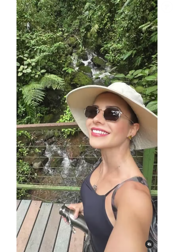 A cantora Sandy compartilhou algumas fotos de sua viagem à Costa Rica em seu perfil oficial na web.