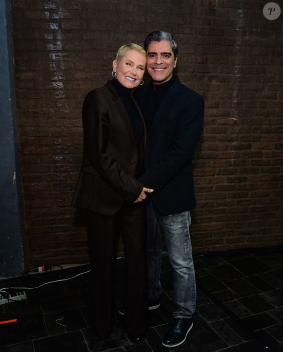 Xuxa Meneghel, em foto com o marido, Junno Andrade, vai fazer turnê de despedida para celebrar 45 anos de carreira