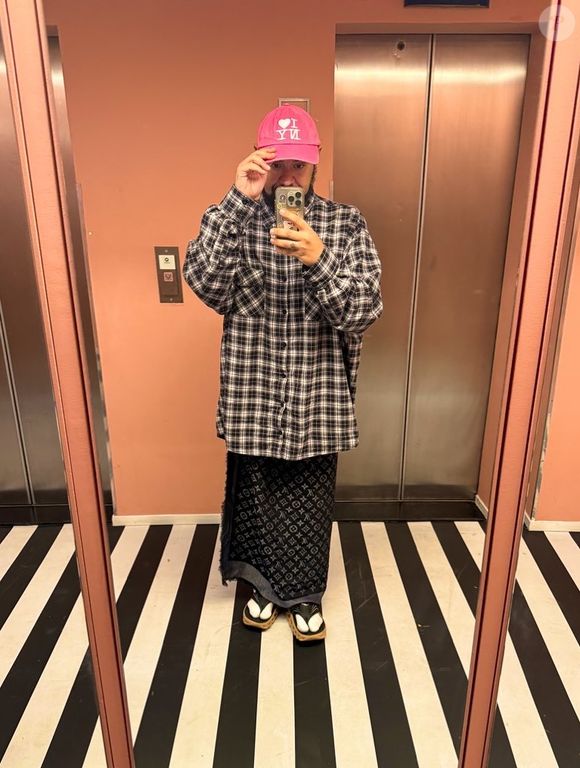 “A gente se ama! A gente sempre questiona que onda é essa que a gente tem, que engloba tudo isso! Um sentimento de amizade com plus infinitos de afetos e coisuxas! A gente se encontrou na rua e tá vivendo a vida bem! É meio isso!”.