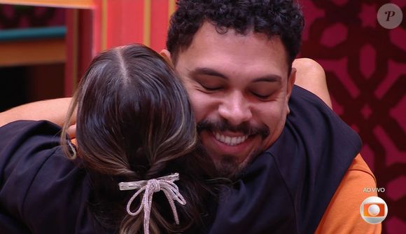 O 'BBB 25' deste domingo (13) começou com a surpreendente eliminação de Vinícius