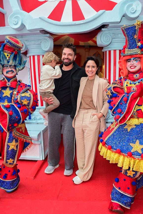 Fernanda Vasconcellos e Cássio Reis com o filho no aniversário de 1 ano de Bento, filho de Thiaguinho e Carol Peixinho