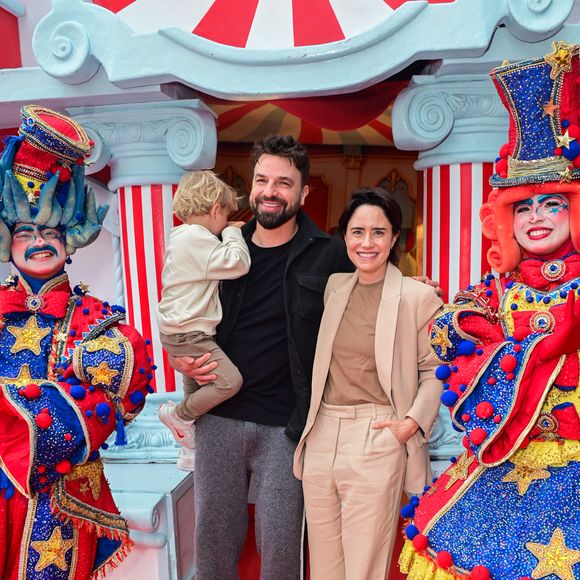Fernanda Vasconcellos e Cássio Reis com o filho no aniversário de 1 ano de Bento, filho de Thiaguinho e Carol Peixinho