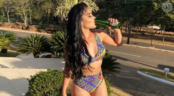 Maraisa usa biquíni hot pant com estampa poá colorido