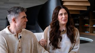 Com 1.696 m², cinema para 24 pessoas e revestimento elegante feito de garrafa PET: a 85 km de SP, a mansão sustentável de Claudia Raia em Bragança Paulista tem 3 andares de puro luxo e requinte