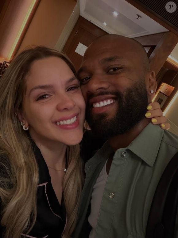 Igor Thiago superou depressão com nascimento do primeiro filho, no dia do aniversário dele mesmo - na foto, jogador com a mulher, Letícia Carvalho