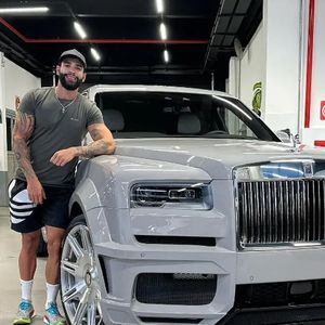 Carros de alto padrão, como Rolls-Royce Cullinan, o mesmo modelo adquirido por Gusttavo Lima, reforçam o padrão de vida milionário mantido nos Estados Unidos