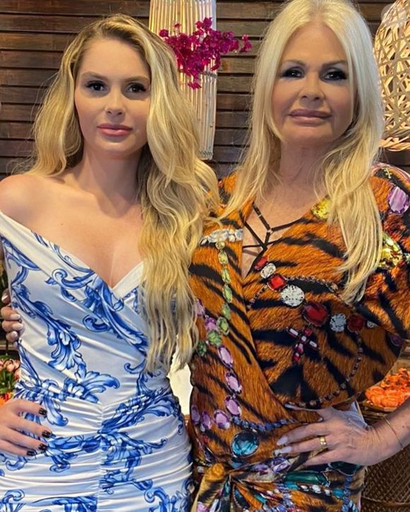 Bárbara Evans atribuiu à distância geográfica o pouco contato com a mãe, Monique Evans: 'Sempre dei muito carinho e amor! Tentei ser o mais presente possível. Nós moramos muito longe'