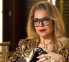 Os novos tênis da Nike na cor 'Pilar' de 'Quem Ama Cuida' são confortáveis e elegantes para mulheres com mais de 50 anos: consigo imaginar a personagem de Isabel Teixeira já querendo usá-los o tempo todo em seus looks 'animal print'