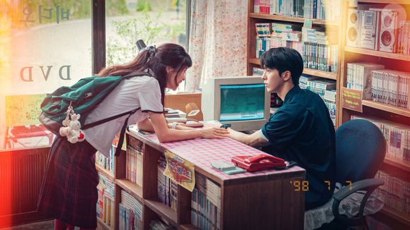 Em 'Vinte e Cinco, Vinte e Um', o relacionamento principal fica por conta do casal Na Hee-do e Baek Yi-jin