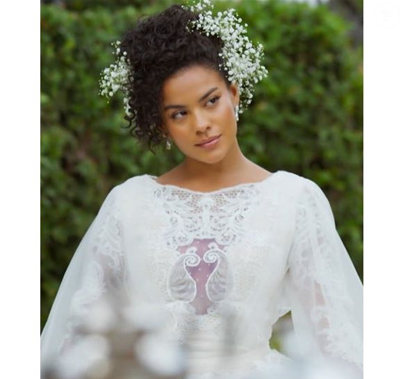 Maria de Fátima (Bella Campos) usou look conhecido de influencer em casamento