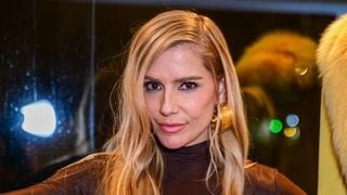 Com 6 gemas de ovo e leite condensado: pudim de brigadeiro de Deborah Secco é viciante, ideal para festas de fim de ano e fica melhor que o de padaria