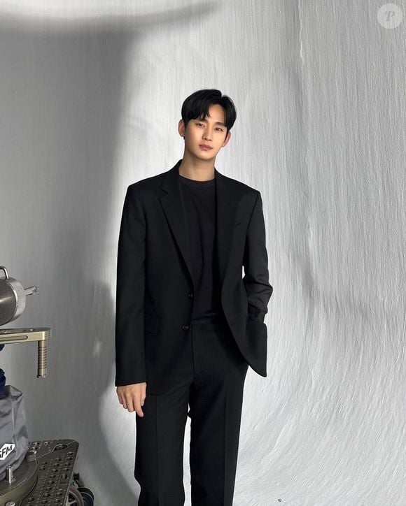 Segundo uma tia de Sae-ron, Kim Soo-hyun seria o grande responsável pela morte da atriz, que ficou devendo uma fortuna para a agência do famoso