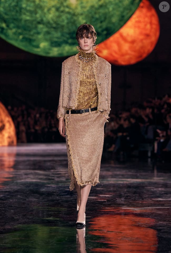 Cabelo curto com franja está em alta para o verão 2026; 'Menos lisos e mais assumindo os cachos e o frizz', adiciona o especialista