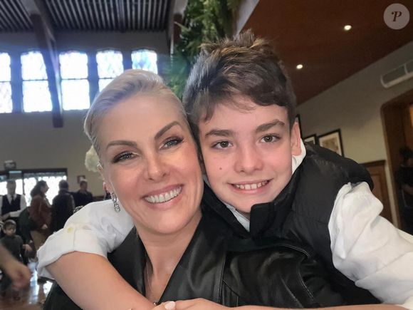 Ana Hickmann é mãe de Alezinho, de 11 anos de idade, fruto de seu antigo casamento com Alexandre Correa