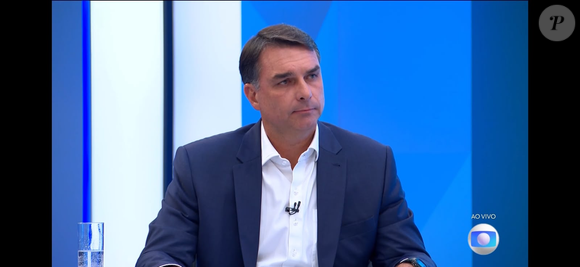 Flávio Bolsonaro almoçou com João Roberto Marinho, presidente do Grupo Globo, e Paulo Tonet, vice-presidente de Relações Institucionais, horas antes de ser entrevistado por Renata Lo Prete. O encontro foi confirmado pela emissora e provocou repercussão