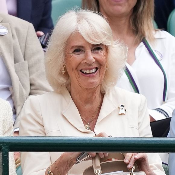 Rainha Camilla ficou furiosa ao ver Kate Middleton com a imponente tiara, segundo informações do tabloide RadarOnline