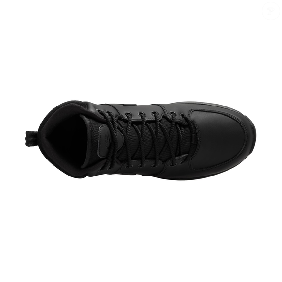 O que antes parecia apenas uma bota casual hoje ganha status fashion: o Nike Manoa aparece como peça-chave para quem busca praticidade no inverno sem abrir mão de um visual moderno e urbano