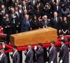 Cerca de 50 chefes de Estado participaram do funeral de Papa Francisco, neste sábado (26). No entanto, uma ausência foi fortemente sentida: Rei Charles III