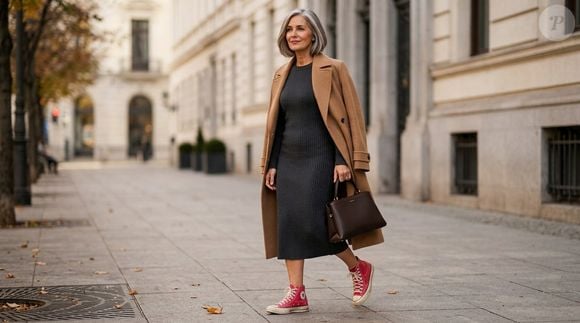 Vestidos midi de malha ou tricô também funcionam muito bem com o Chuck 70, especialmente nos dias mais frescos. Para completar, uma bolsa de couro estruturada ajuda a deixar o look elegante e contemporâneo