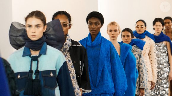 Com apenas um produto e uso de secador, é possível ter um penteado poderoso, garante expert