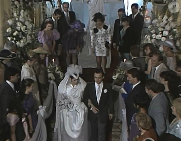 Vestido de noiva de Maria de Fátima em 1998: a exuberância da peça é bem característica dos anos 1980 e predominou até o início da década seguinte