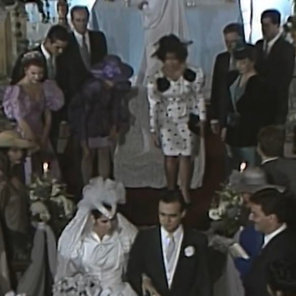 Vestido de noiva de Maria de Fátima em 1998: a exuberância da peça é bem característica dos anos 1980 e predominou até o início da década seguinte