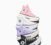 A novidade da All Star está disponível em várias cores: rosa e lilás vão deixar seu look mais girlie