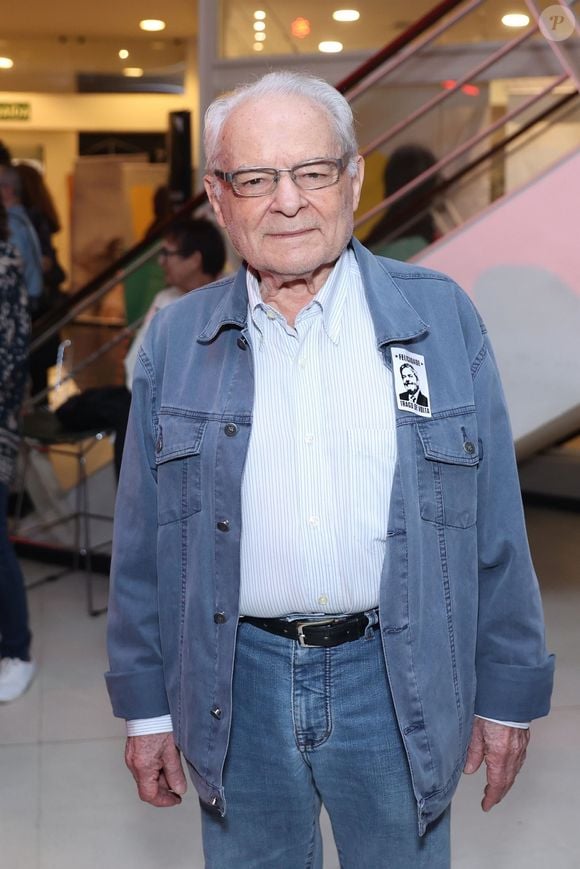 Othon Bastos se dedicada ao teatro e, por isso, está fora da TV: 'Acontece que agora, viajando com a peça, eu não tenho tempo disponível. Eu teria que gravar só até quarta ou quinta-feira para poder viajar com o espetáculo'