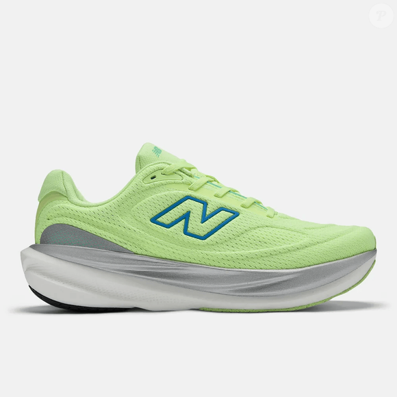 O tênis neon deixou de ser tabu: o New Balance NB 1080 v15 mostra como cor vibrante, conforto e tecnologia podem coexistir no visual de treino em 2026
