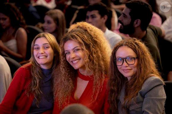 Letícia Vieira (à direita) no workshop de 'Lá na Minha Terra'